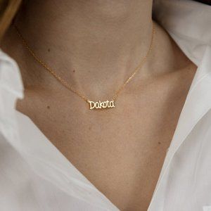 Name Necklace in Gold